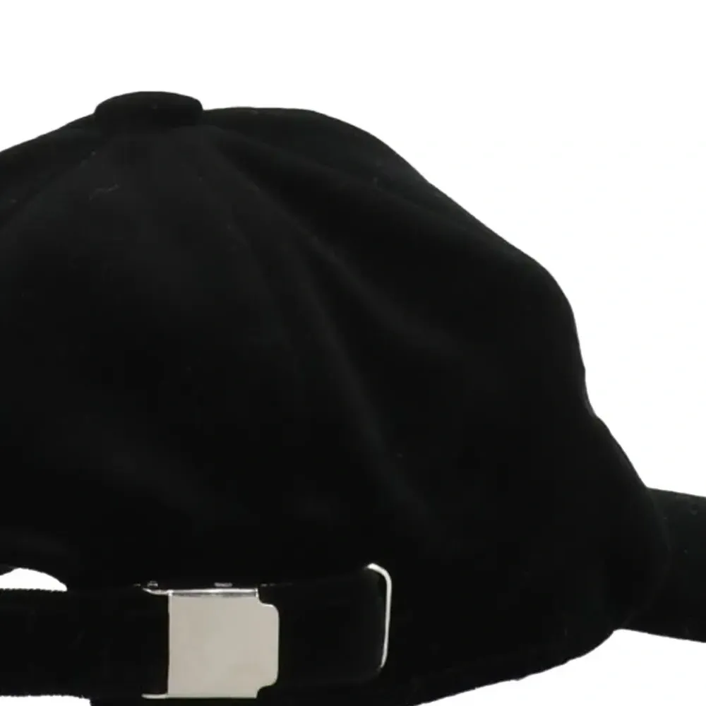 Бейсболка с металлической фурнитурой