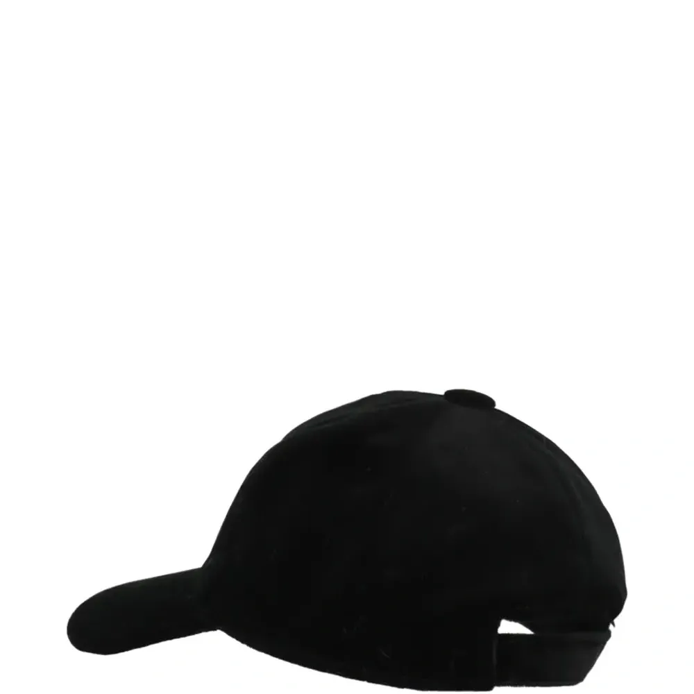 Бейсболка с металлической фурнитурой