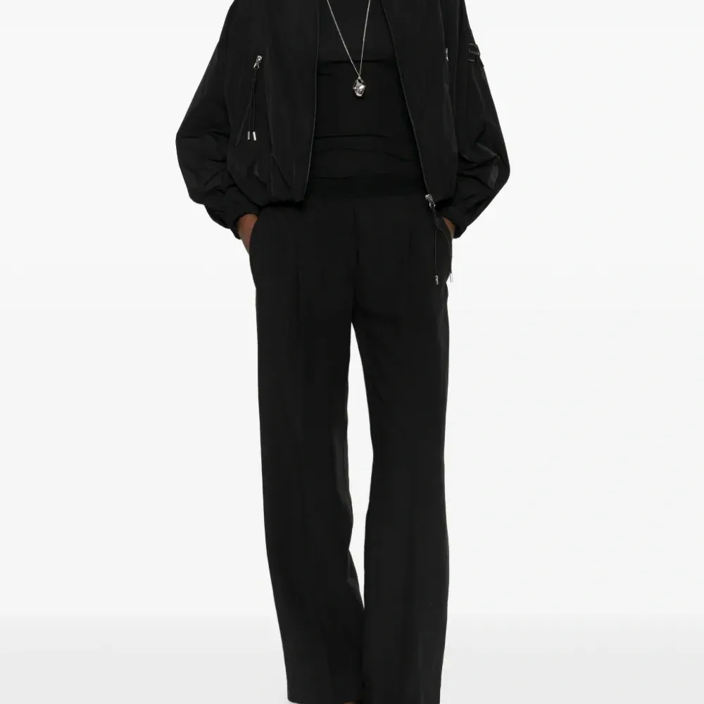 Брюки с поясом с логотипом