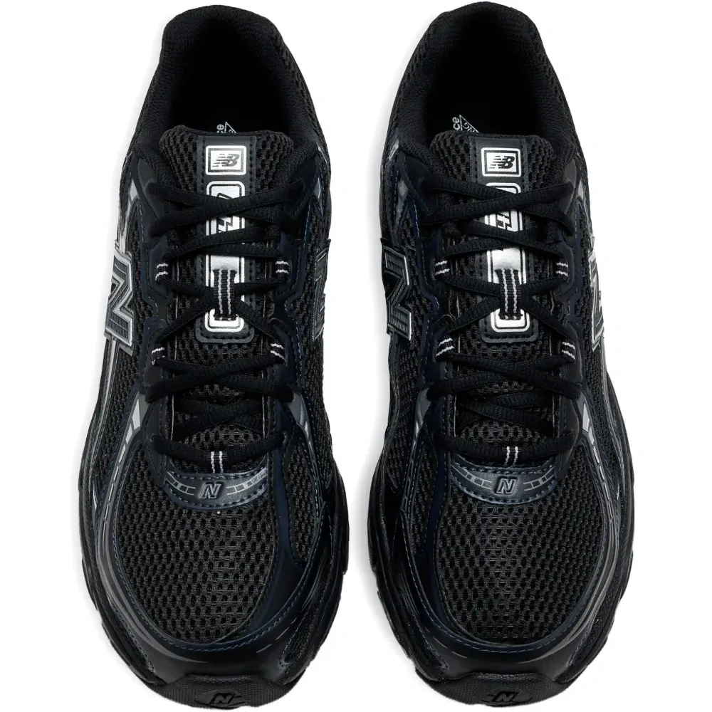 Кроссовки на шнуровке 740