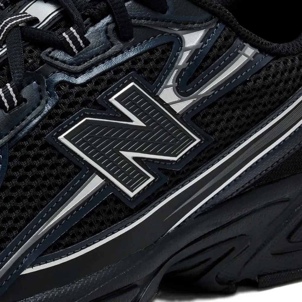 Кроссовки на шнуровке 740