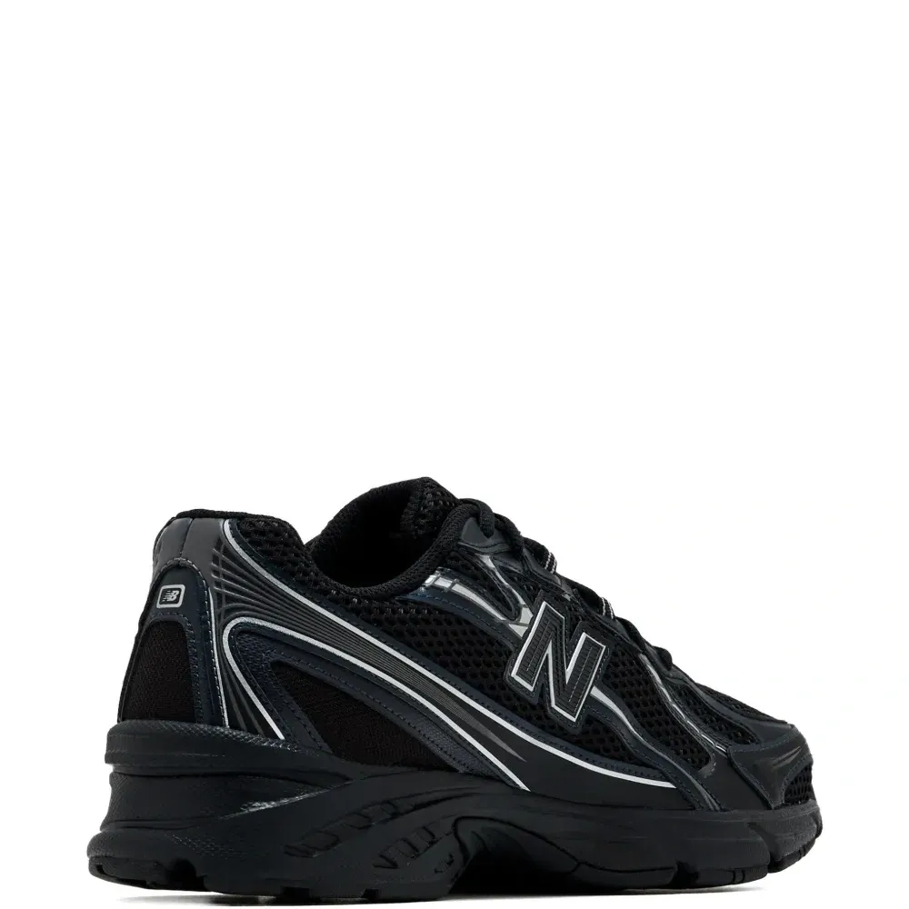 Кроссовки на шнуровке 740