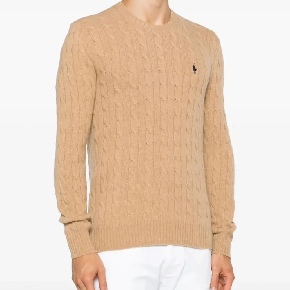 Вязаный свитер