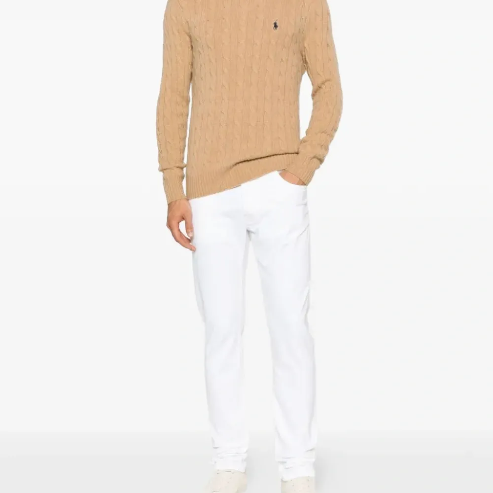 Вязаный свитер