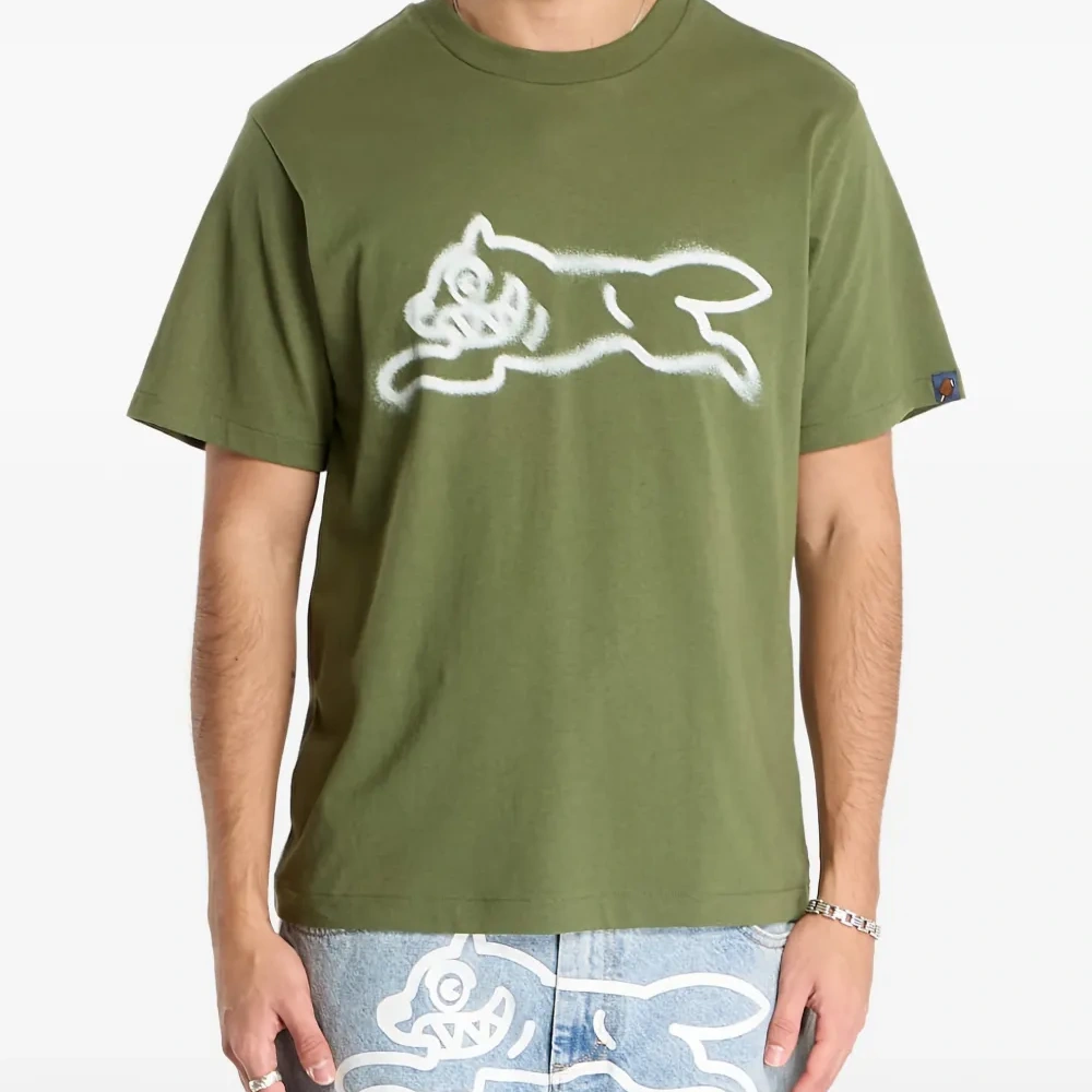 Футболка с изображением бегущей собаки в стиле аэрографа