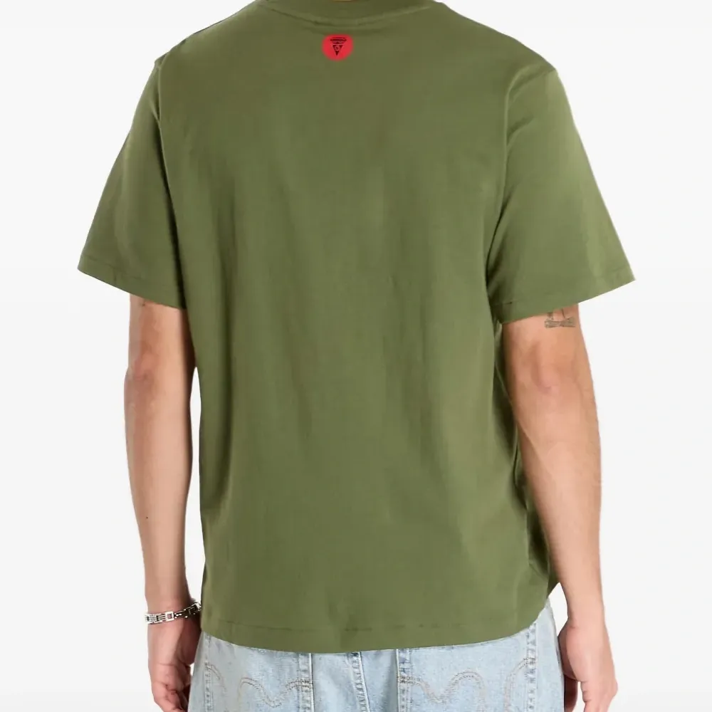 Футболка с изображением бегущей собаки в стиле аэрографа