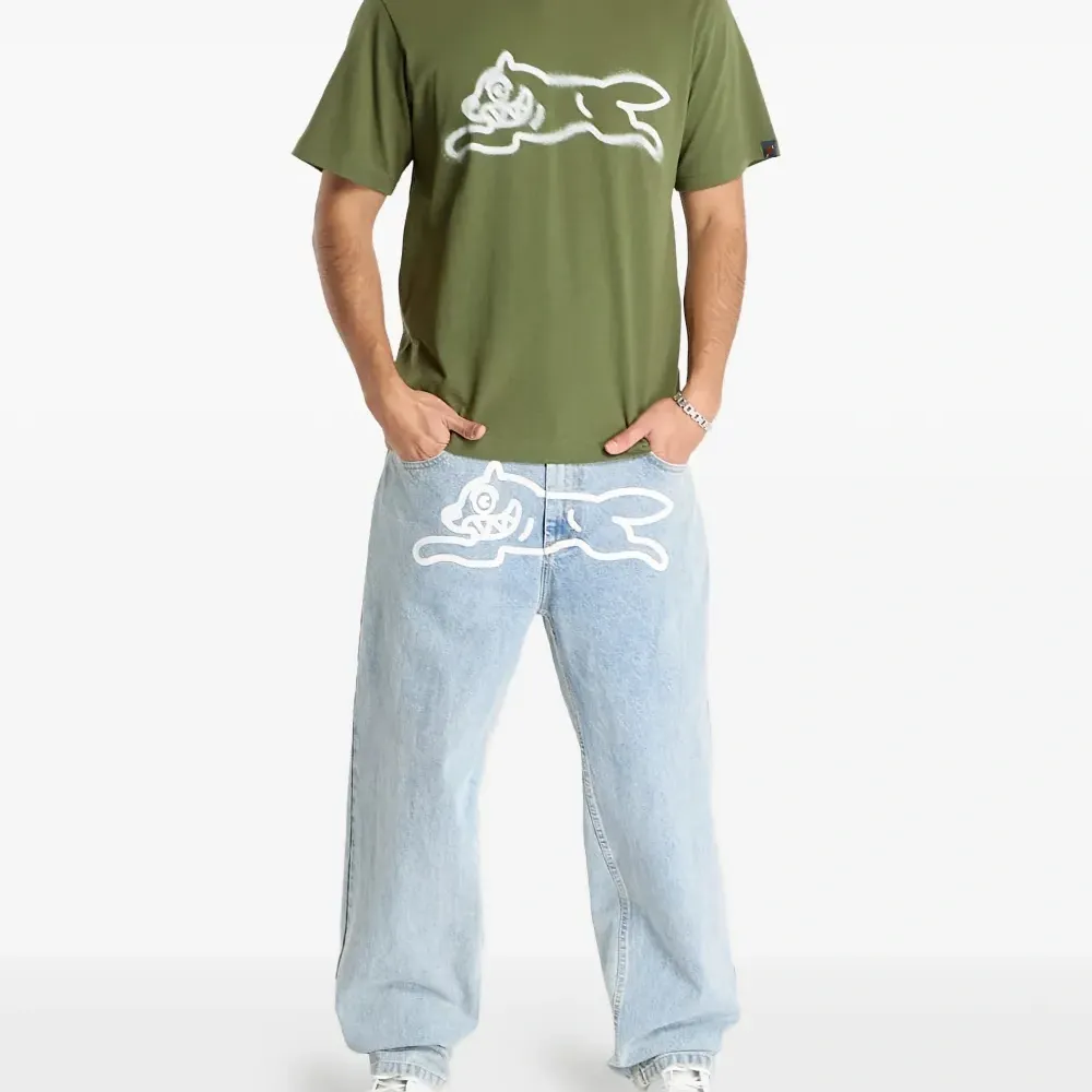 Футболка с изображением бегущей собаки в стиле аэрографа