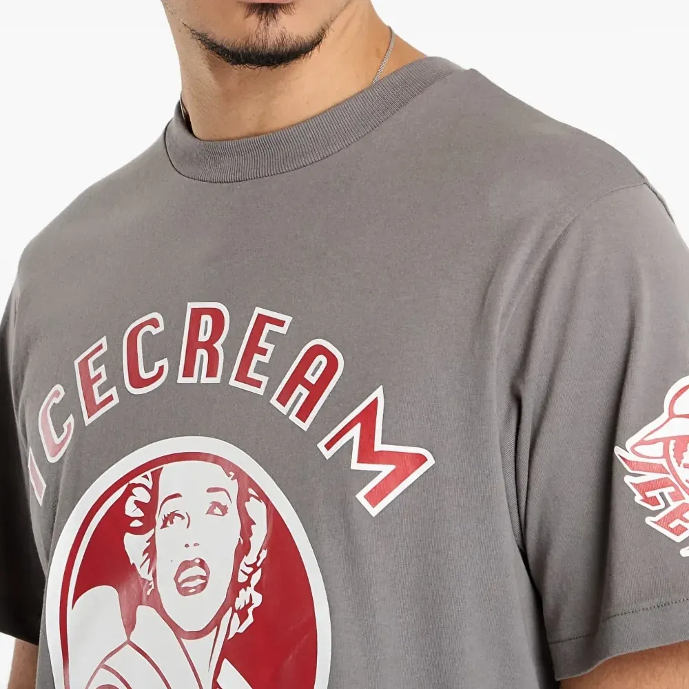 Футболка с мультиграфическим принтом