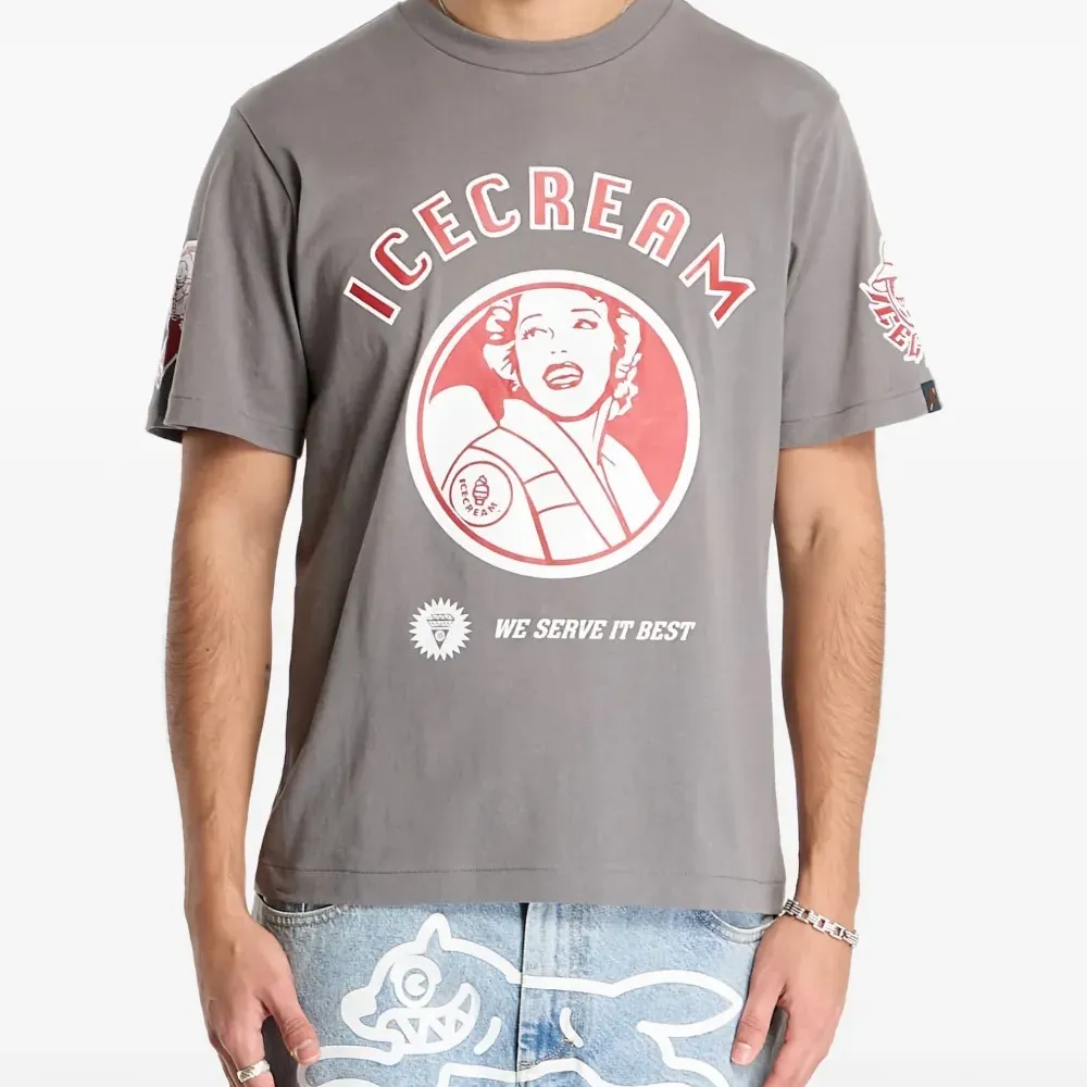 Футболка с мультиграфическим принтом