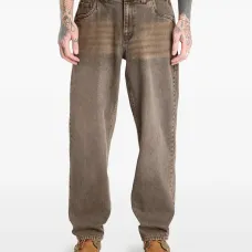 Свободные брюки широкого кроя