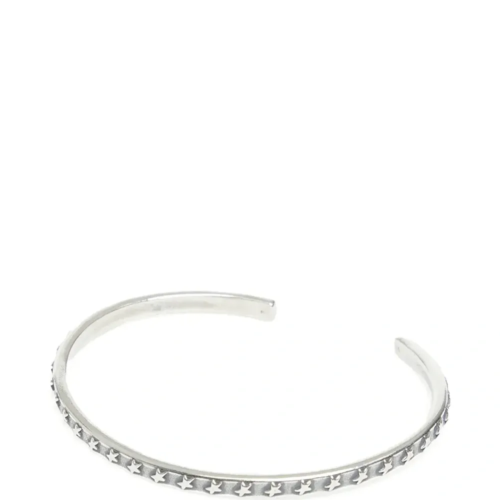 Браслет с украшением в виде звезд