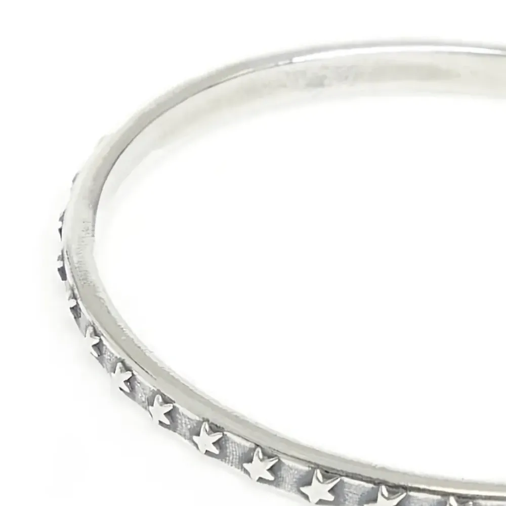 Браслет с украшением в виде звезд