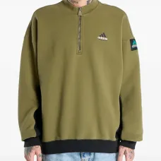 Вязаное изделие с застежкой на молнию до половины и цветными блоками