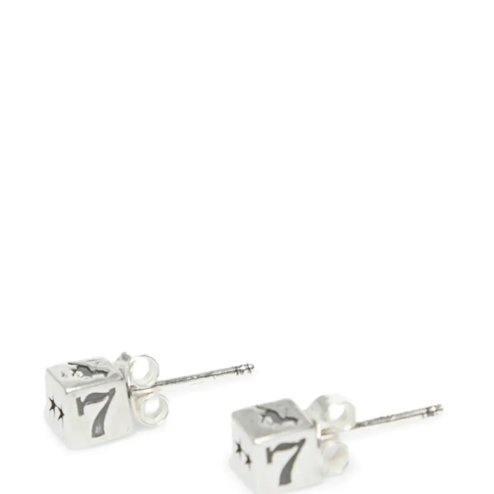 Серьги-гвоздики в виде игральных костей