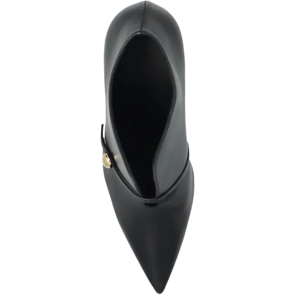 Ботинки на каблуке с ремешками