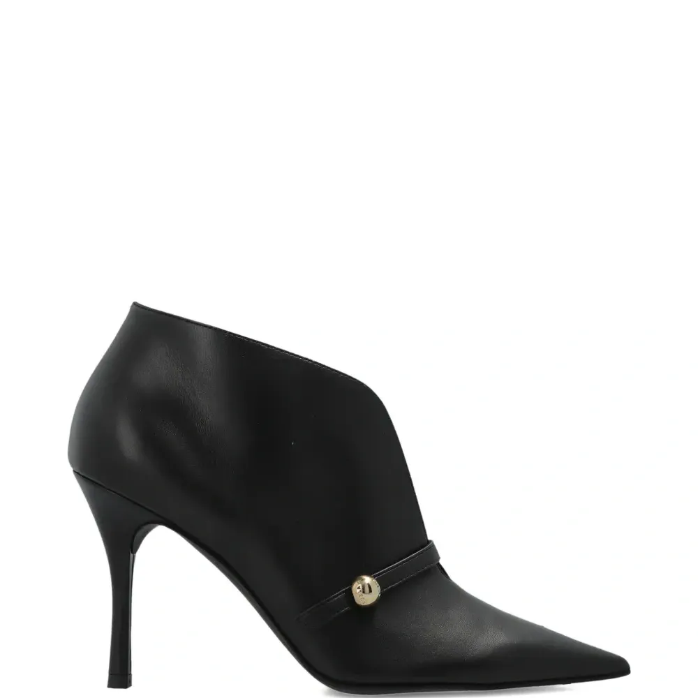 Ботинки на каблуке с ремешками