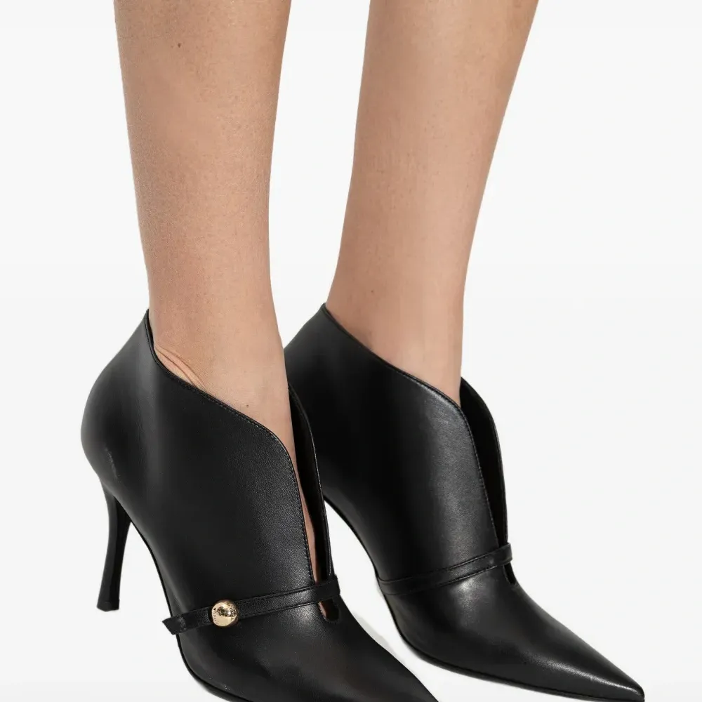 Ботинки на каблуке с ремешками