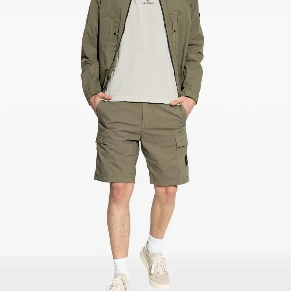 Футболка с вышивкой логотипа