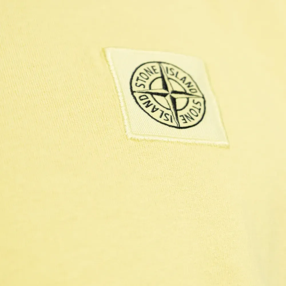 Футболка с нашивкой-логотипом