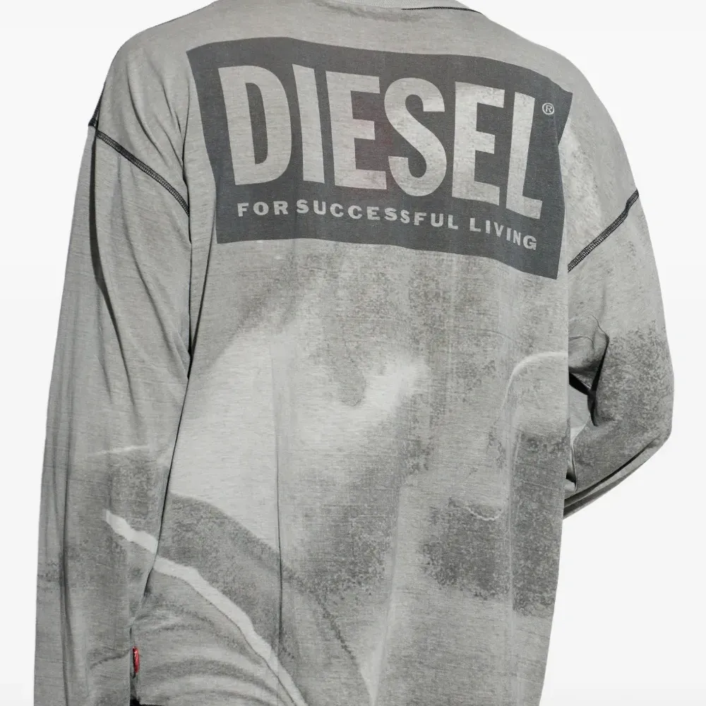 Футболка с длинными рукавами и принтом-лого