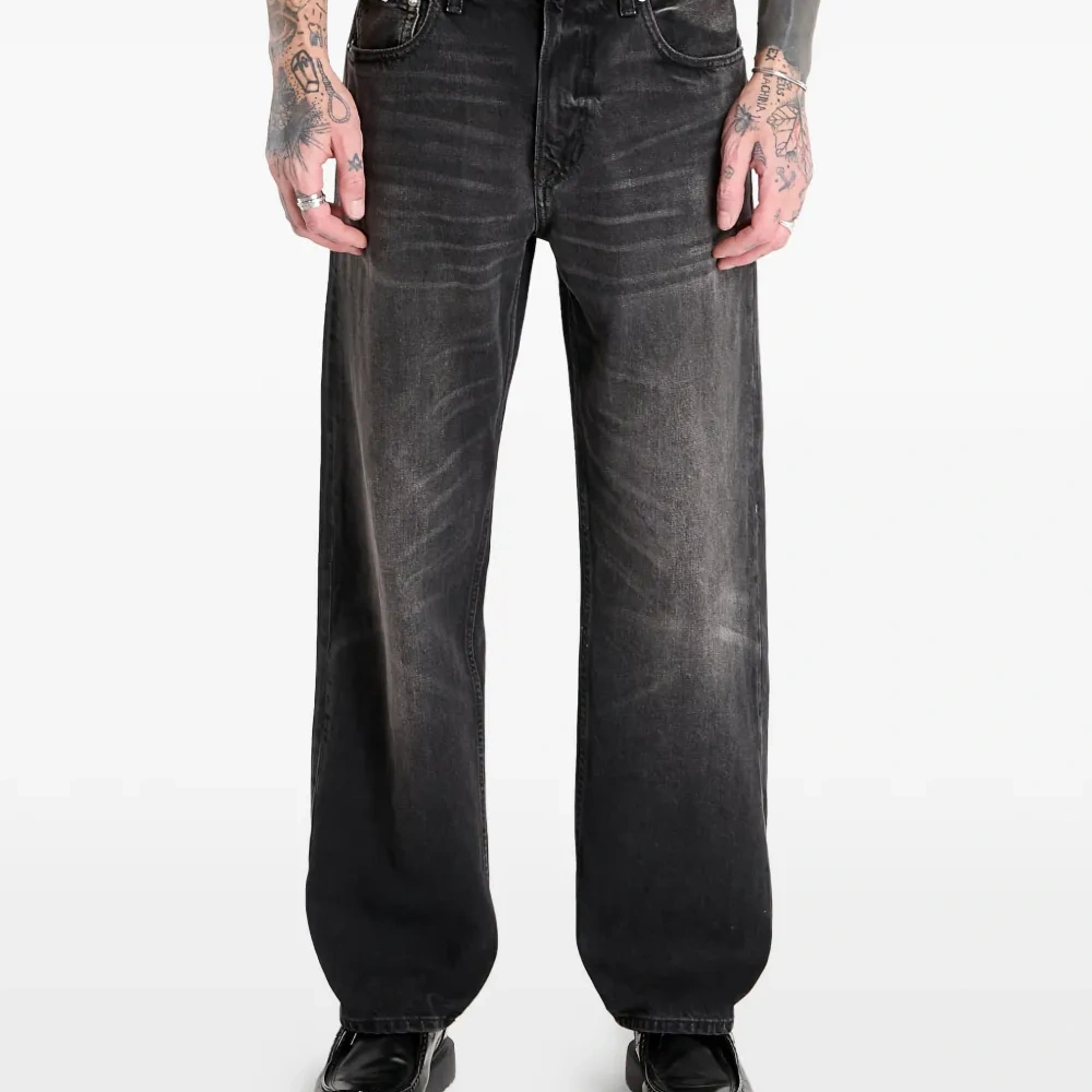 Джинсы прямого кроя в стиле 90-х