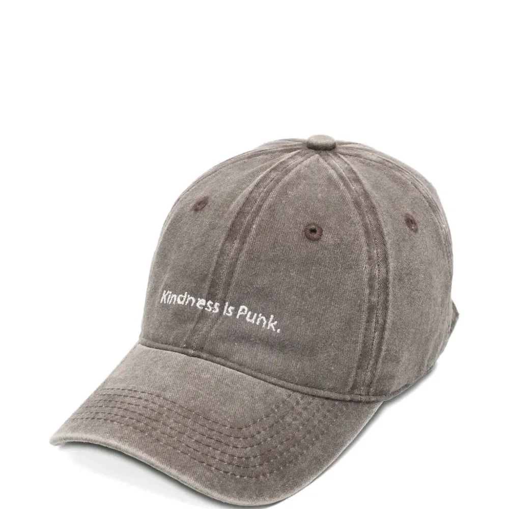 Вышитая кепка