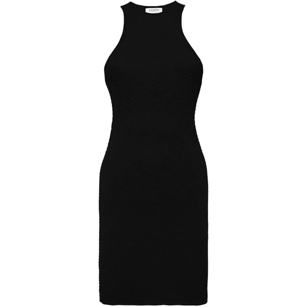 Вязаное платье без рукавов