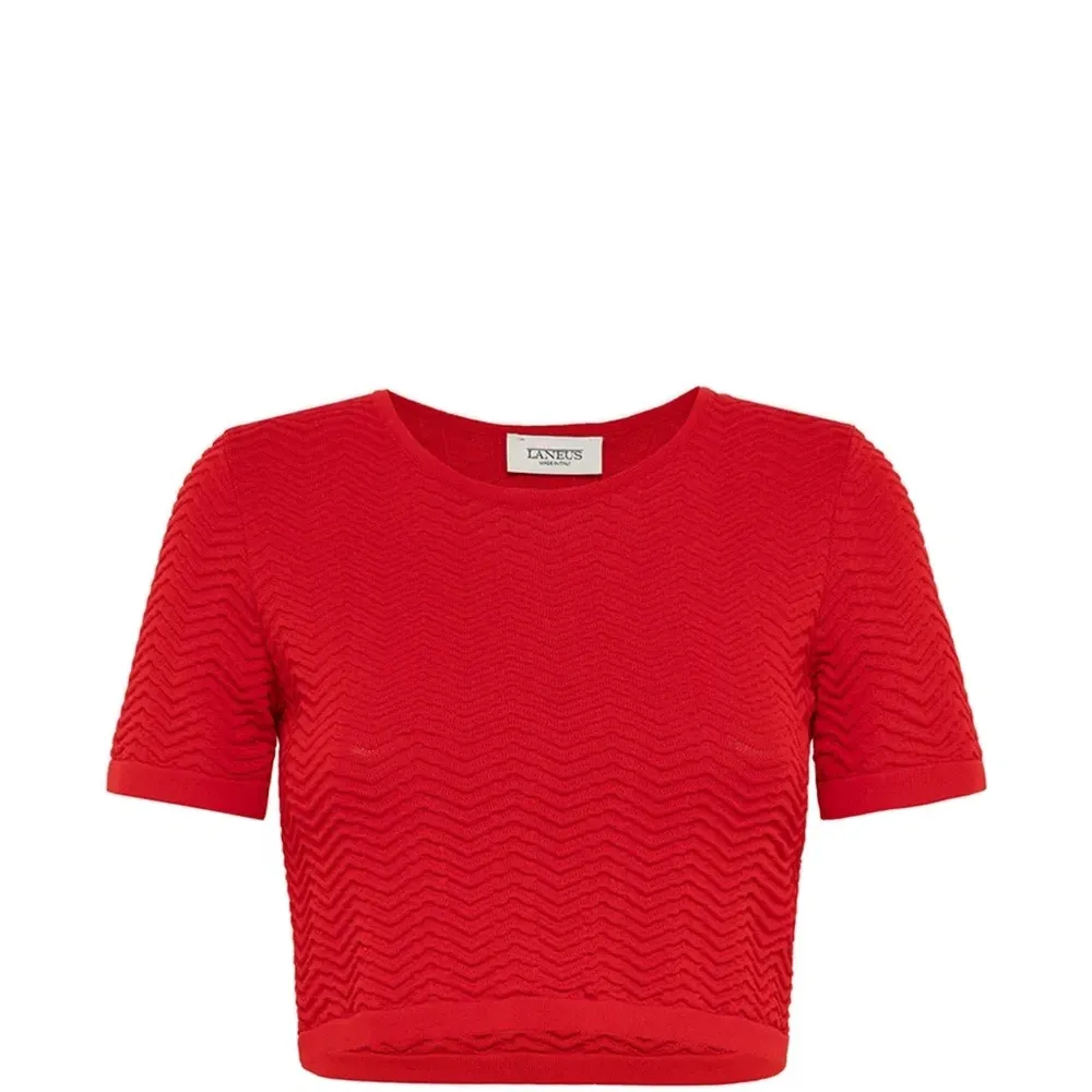 Вязаная укороченная футболка