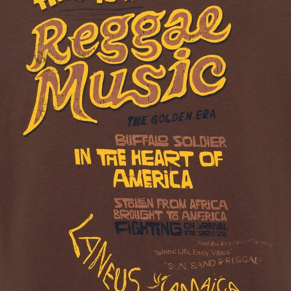 Футболка с логотипом