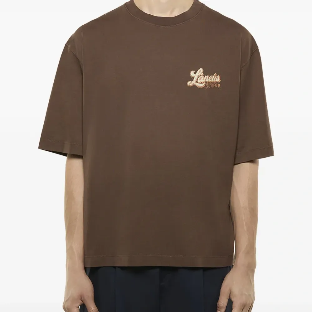 Футболка с логотипом