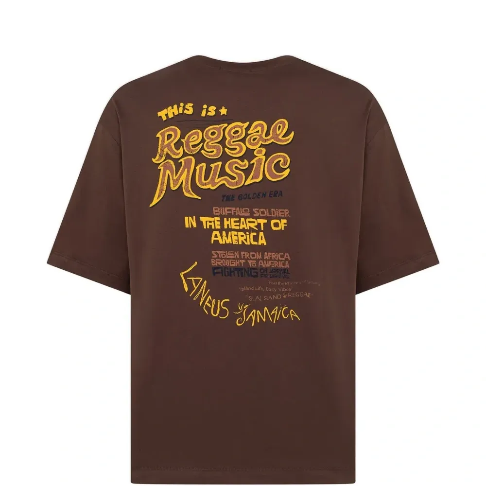 Футболка с логотипом