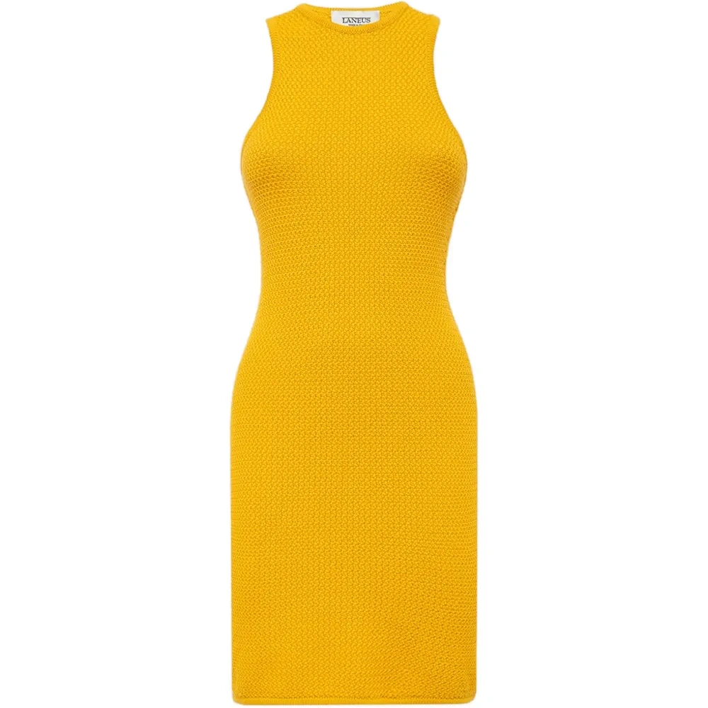 Вязаное платье без рукавов