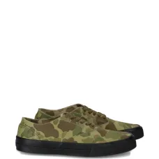 Кроссовки на шнуровке с камуфляжным принтом