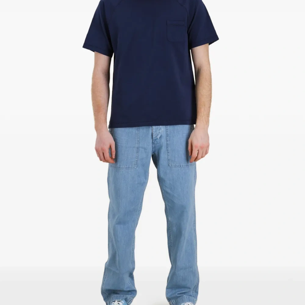 Футболка с карманом и рукавами реглан