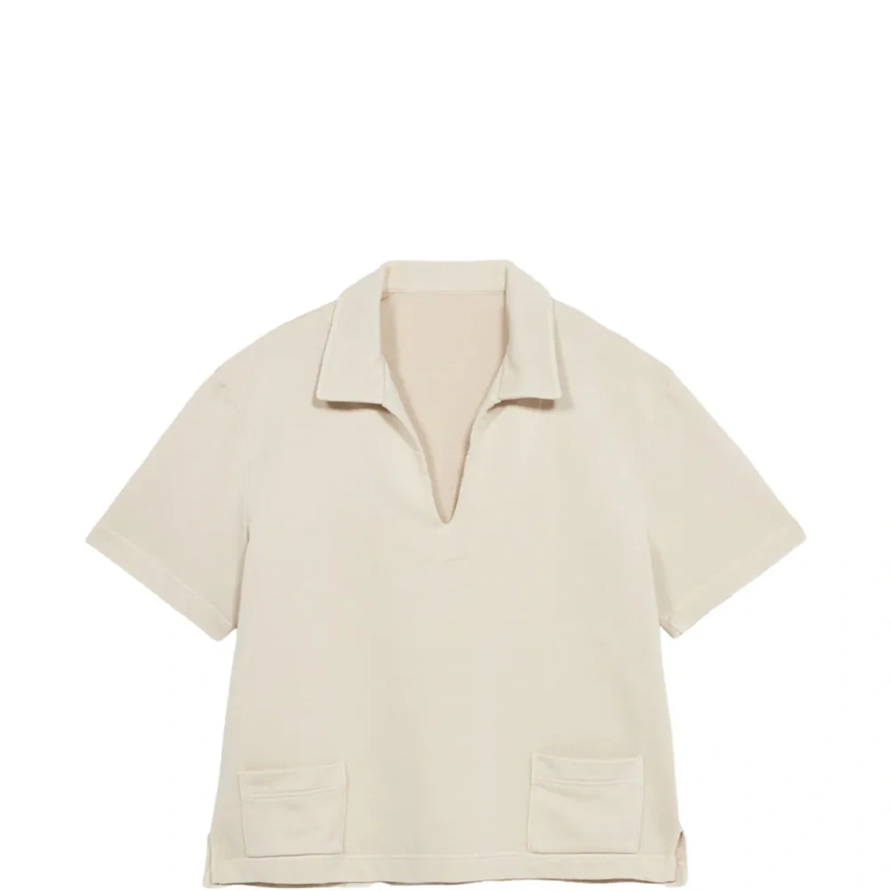 Футболка с глубоким V-образным вырезом и карманом