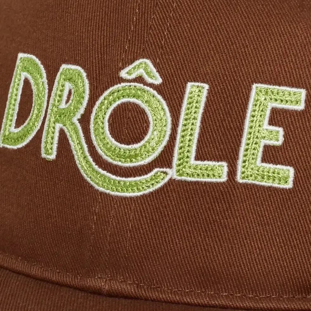 Бейсболка с регулируемым ремешком и логотипом