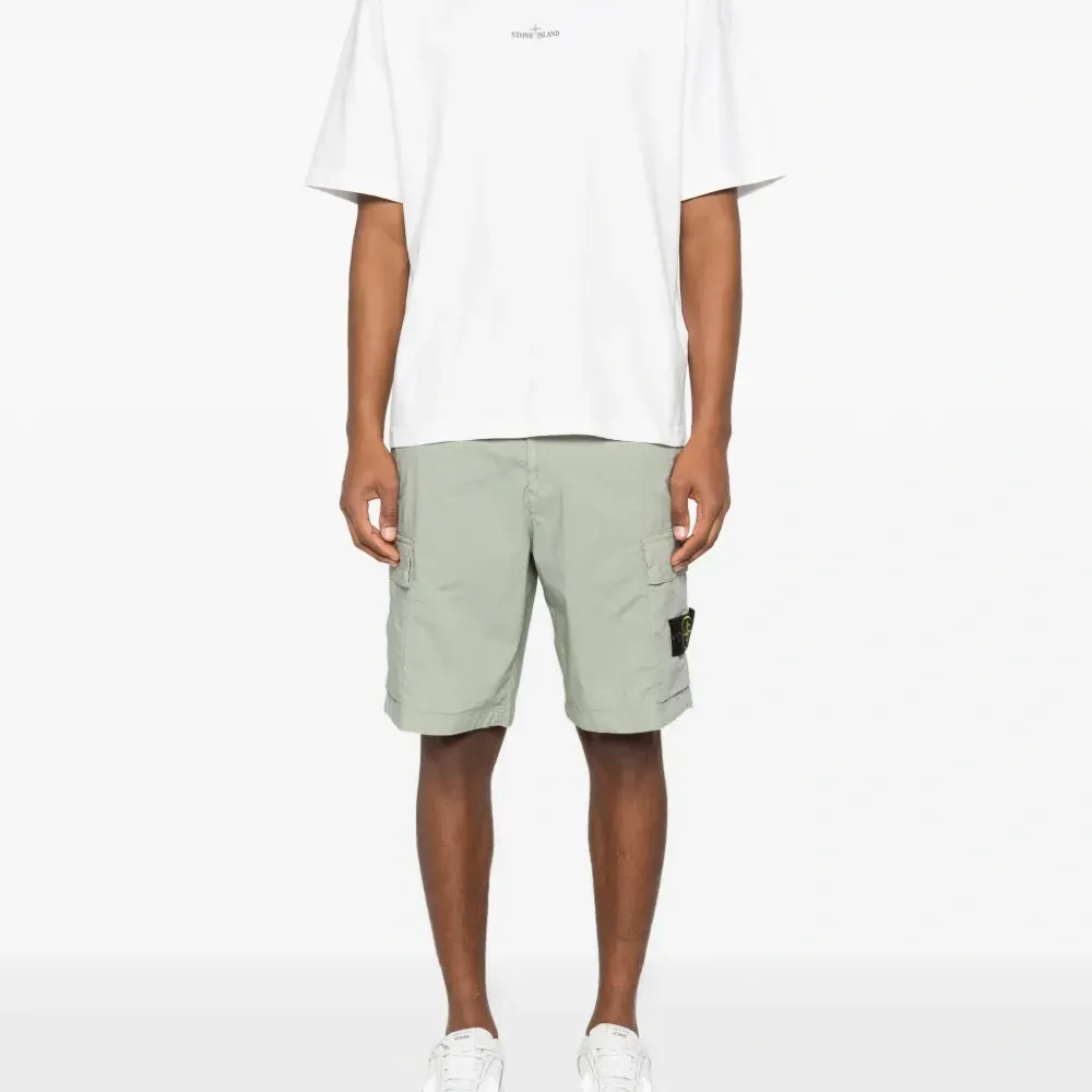 Футболка с принтом логотипа