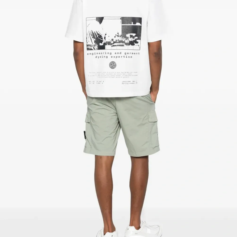 Футболка с принтом логотипа