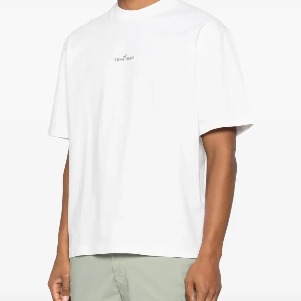 Футболка с принтом логотипа