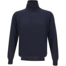 Свитер с высоким воротником