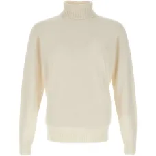 Свитер с высоким воротником