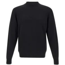 Свитер с круглым вырезом