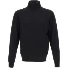 Свитер с длинными рукавами и воротником-гольф