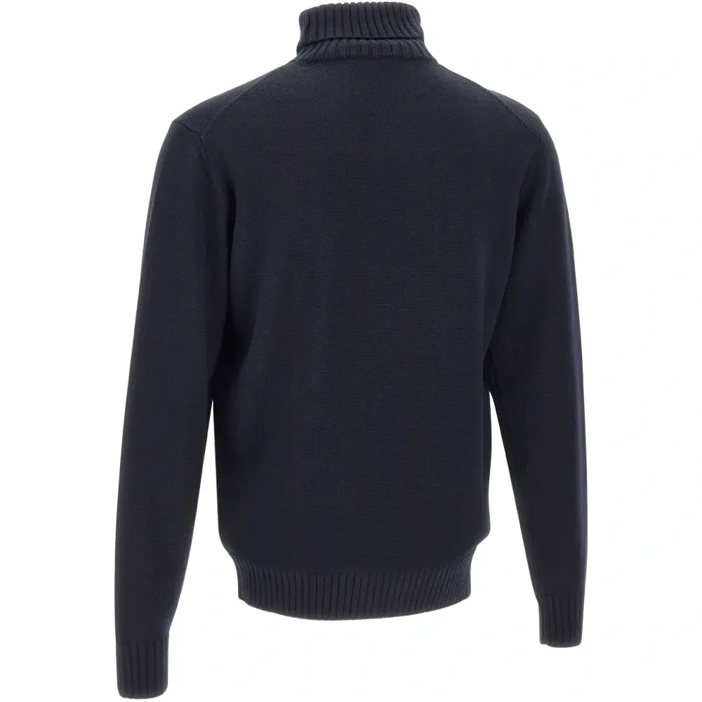 Вязаный свитер с воротником-стойкой