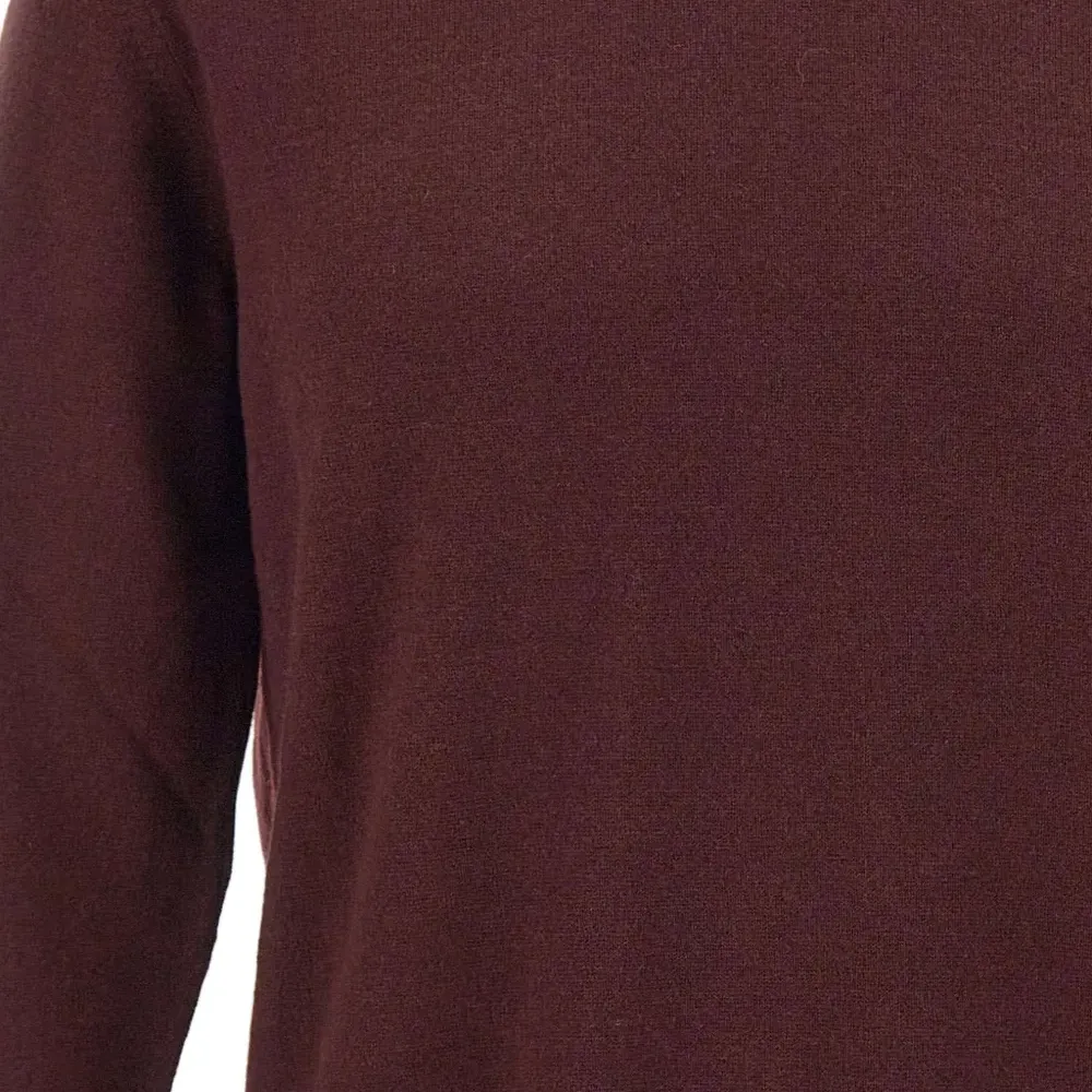 Вязаный свитер с круглым вырезом