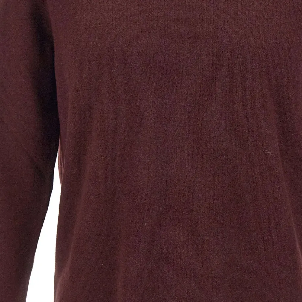 Вязаный свитер с круглым вырезом