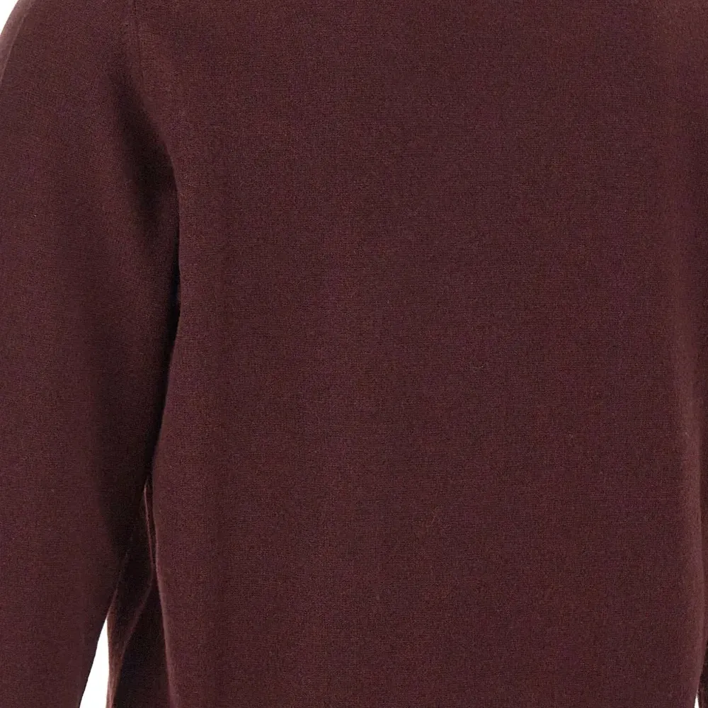 Вязаный свитер с круглым вырезом