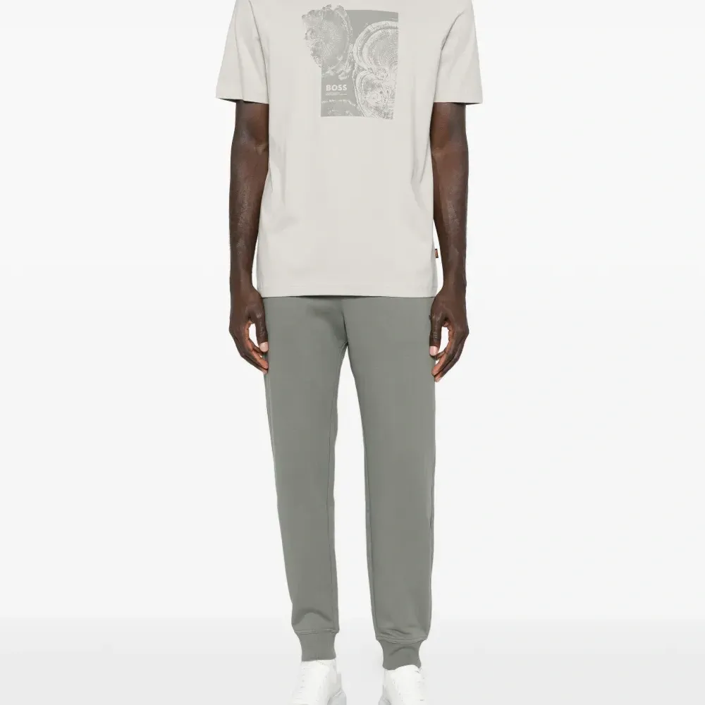 Футболка с графическим принтом