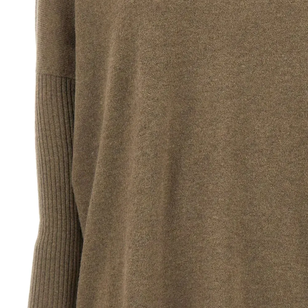 Джемпер Bella с V-образным вырезом