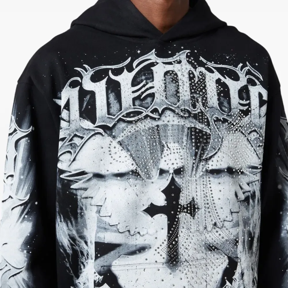 Черное худи Heavens Vault V3 с декоративными кристаллами и графическим принтом Черное худи Heavens Vault V3 с декоративными кристаллами и графическим принтом